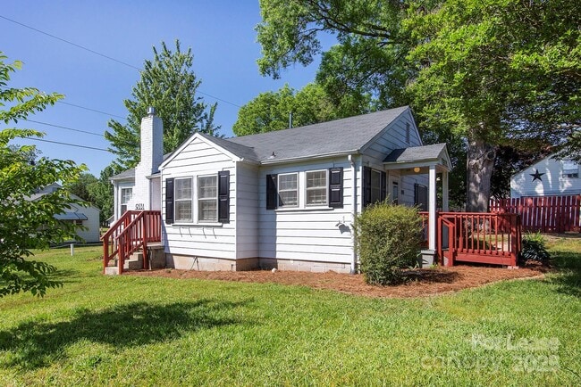 9531 Idlewild Rd in Charlotte, NC - Building Photo - Building Photo