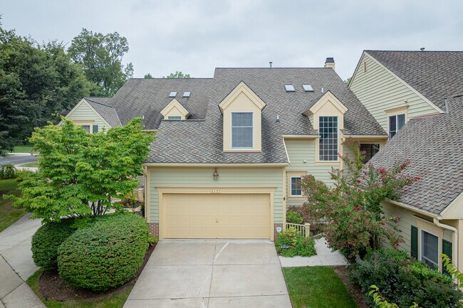 Villas At Hobbit's Glen in Columbia, MD - Building Photo - Building Photo