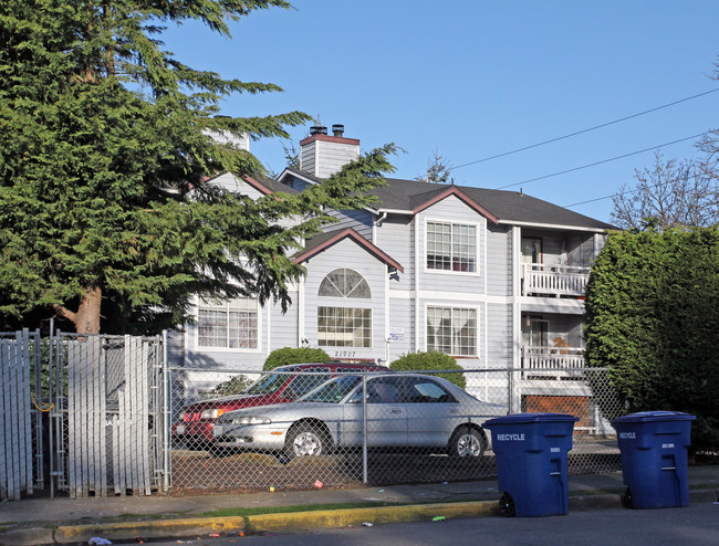 Chastain Apartments in Des Moines, WA - Building Photo - Building Photo