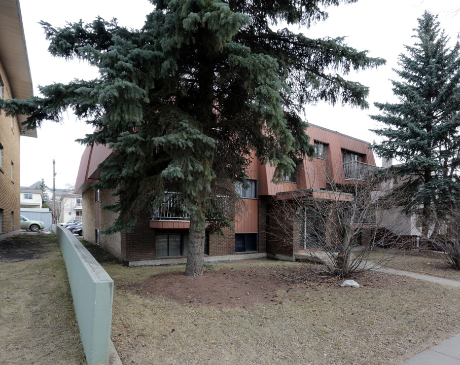 9928 79th Ave NW in Edmonton, AB - Building Photo