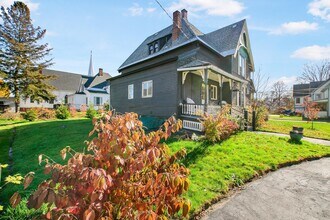 19 Pine St in Haverhill, NH - Building Photo - Building Photo