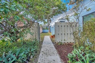 940 Rainberry Lake Dr in Delray Beach, FL - Building Photo - Building Photo