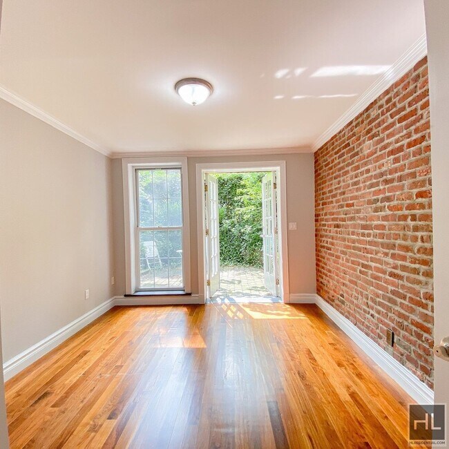 West 21st Street in New York, NY - Building Photo - Building Photo