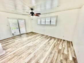 3058 W San Gabriel Ave in Fresno, CA - Foto de edificio - Building Photo