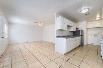 1801 Evelyn Ave in Henderson, NV - Building Photo - Building Photo
