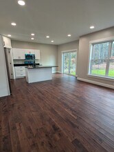 398 Sutton St in Uxbridge, MA - Foto de edificio - Building Photo