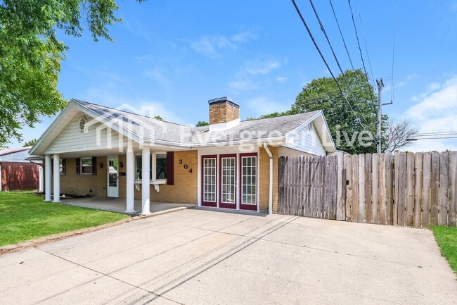304 Applegate Rd in Englewood, OH - Building Photo - Building Photo