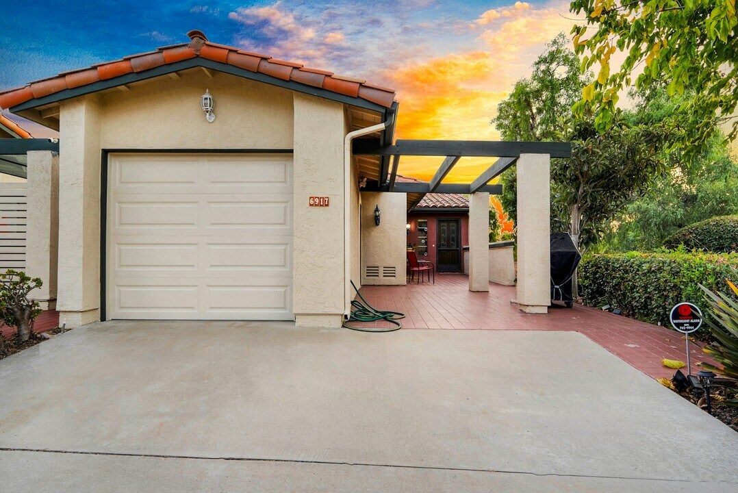 6917 Camino Revueltos in San Diego, CA - Building Photo