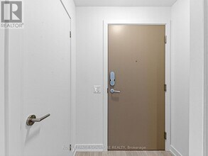 5 Quarrington Ln in Toronto, ON - Building Photo - Building Photo