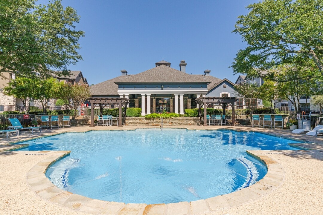 The Collins in Richardson, TX - Building Photo