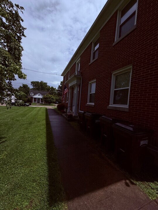 226 Lancaster Ave, Unit Apartment D in Richmond, KY - Foto de edificio