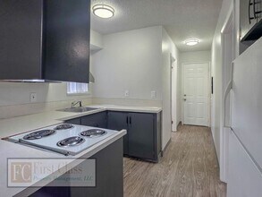 12345 SW Hall Blvd in Portland, OR - Building Photo - Building Photo