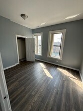 2701 E 75th Pl, Unit 3 in Chicago, IL - Foto de edificio - Building Photo