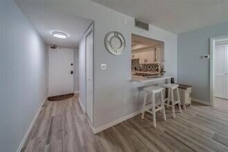 17920 Gulf Blvd, Unit 802 in Redington Shores, FL - Building Photo - Building Photo