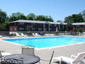 Mall & Starview Gardens in Mahwah, NJ - Building Photo - Building Photo