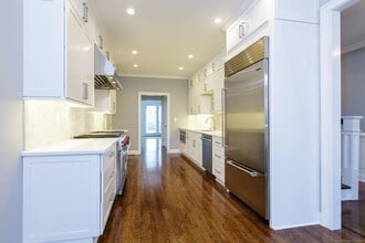 136 Harrison Ave in New Canaan, CT - Building Photo - Building Photo