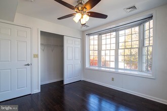 748 S 4th St-Unit -1 in Philadelphia, PA - Building Photo - Building Photo