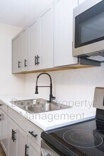 6404 Middle Dr in Chattanooga, TN - Foto de edificio - Building Photo