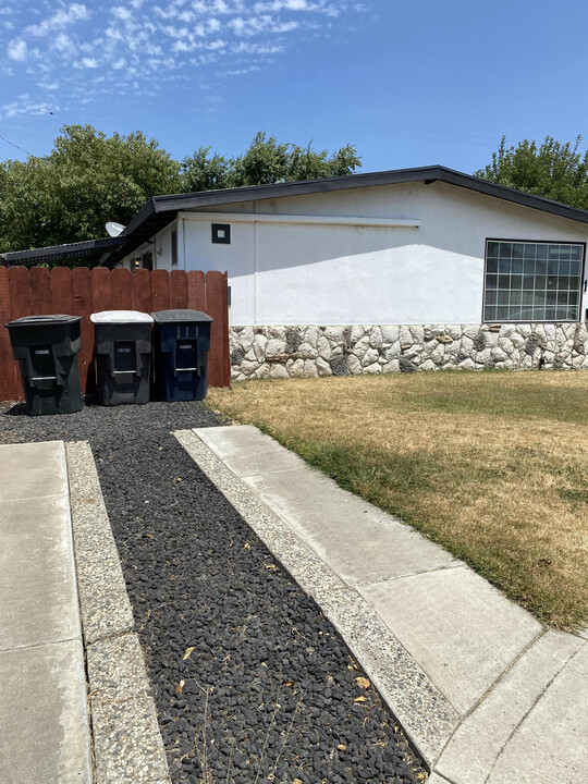 111 W 23rd St in Tracy, CA - Building Photo