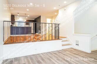 5020 Delridge Wy SW in Seattle, WA - Building Photo - Building Photo