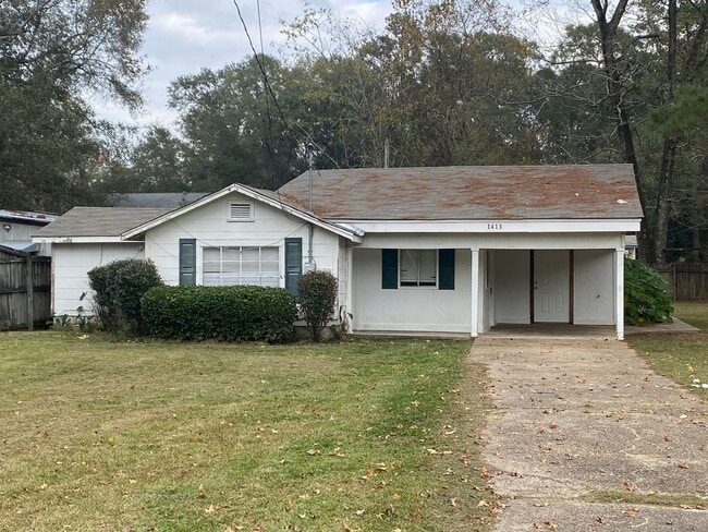 property at 1413 Aztec St