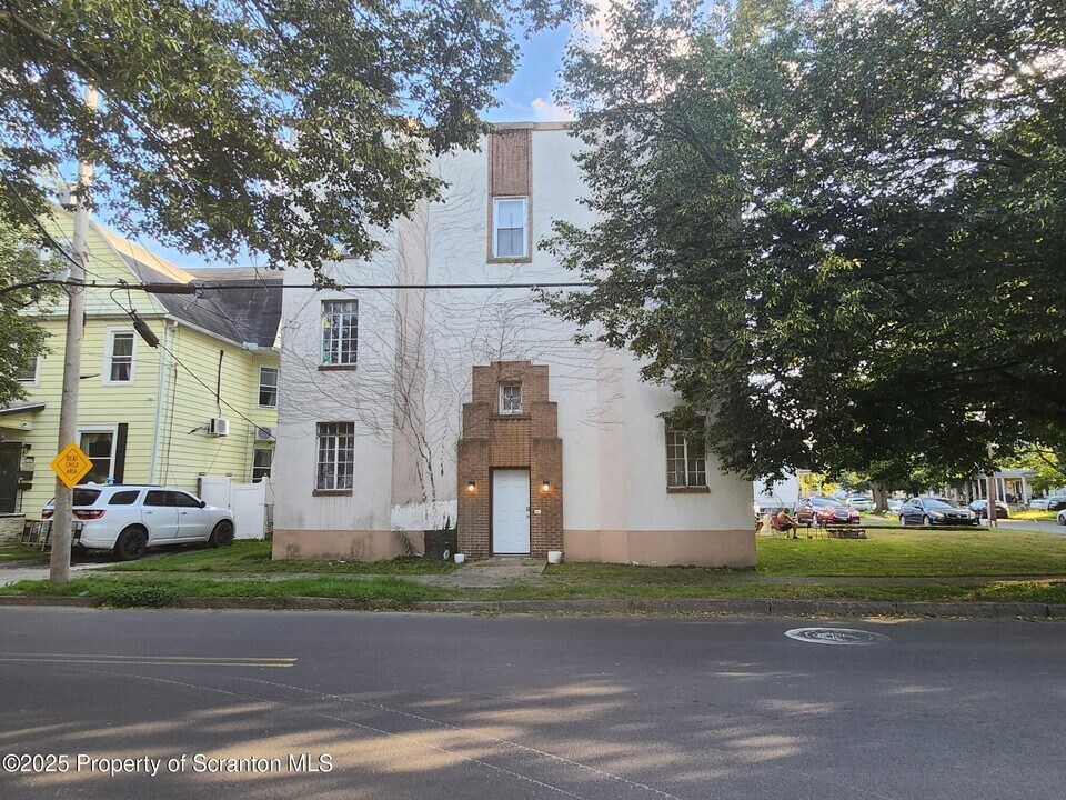 264 Academy St in Wilkes-Barre, PA - Foto de edificio