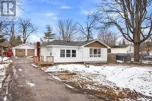 7866 Yonge St in Innisfil, ON - Building Photo