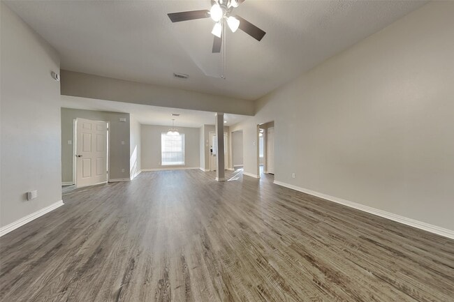 18623 Singing Woods Dr in Humble, TX - Foto de edificio - Building Photo