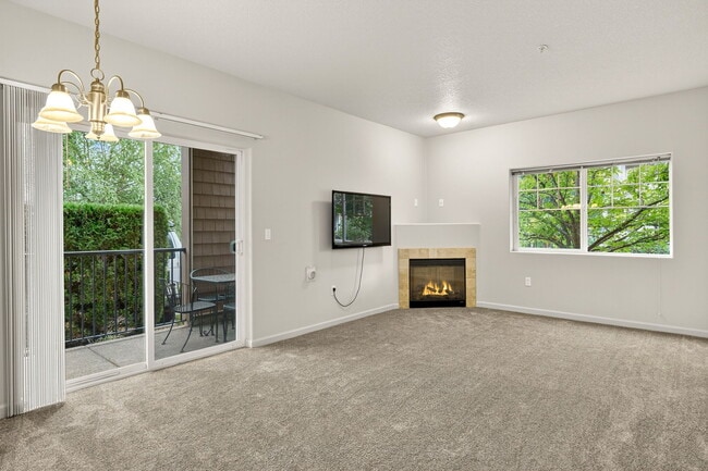 10664 NE Holly St, Unit #102 in Hillsboro, OR - Building Photo - Building Photo