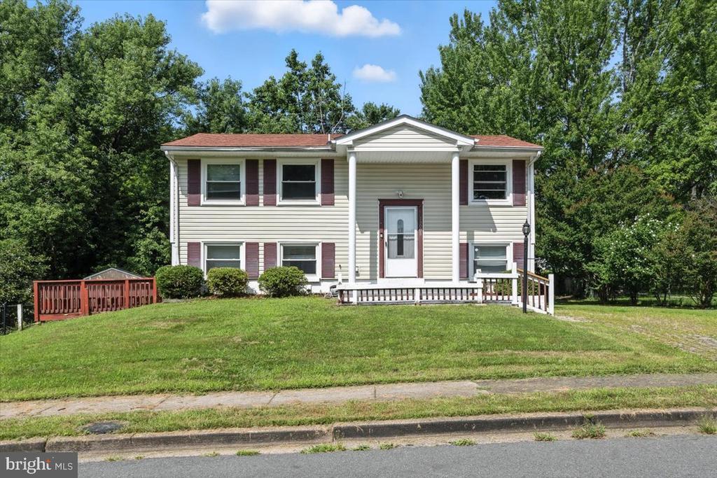 13008 Kimbrough Ln in Woodbridge, VA - Foto de edificio