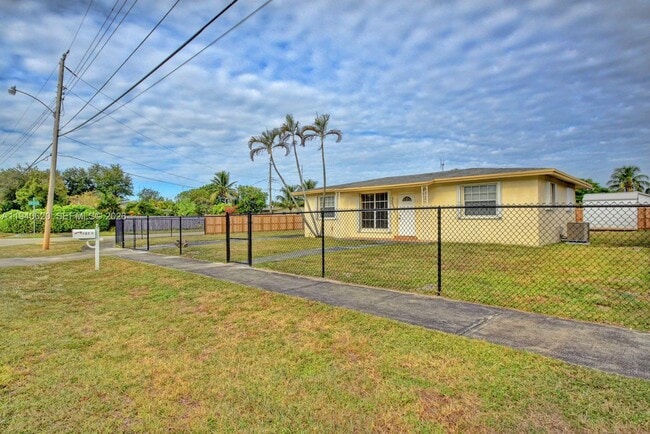 3531 SW 36th St in West Park, FL - Building Photo - Building Photo