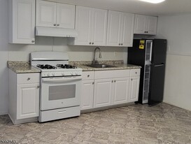 60 E McFarlan St, Unit 1 in Dover, NJ - Building Photo