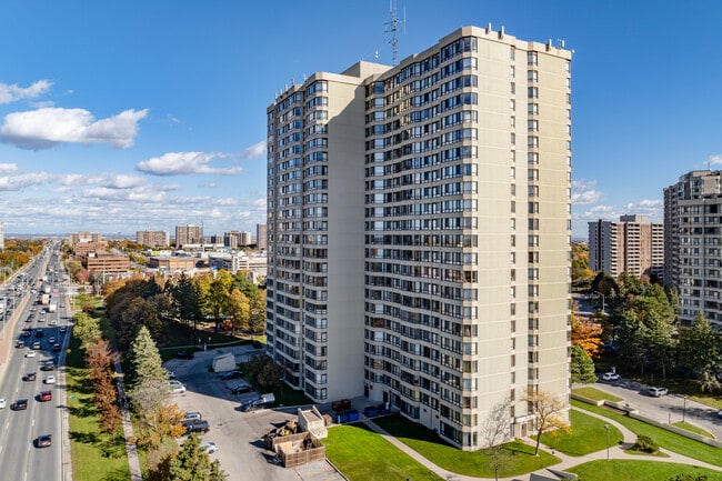 Silver Maple Court in Brampton, ON - Building Photo - Building Photo