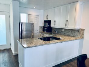 528 Meridian Ave, Unit 402 in Miami Beach, FL - Foto de edificio - Building Photo