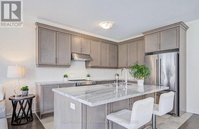 290 Silk Twist Dr in East Gwillimbury, ON - Building Photo - Building Photo