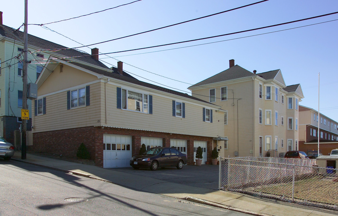 121 Canal St in Fall River, MA - Foto de edificio