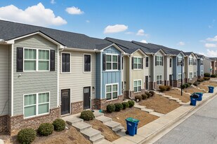 Oakley Station in Union City, GA - Building Photo