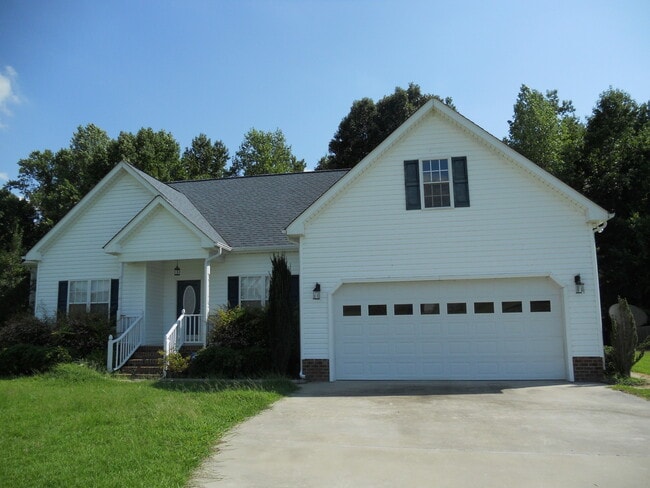 211 Dogwood Estates Ln in Goldsboro, NC - Building Photo - Building Photo