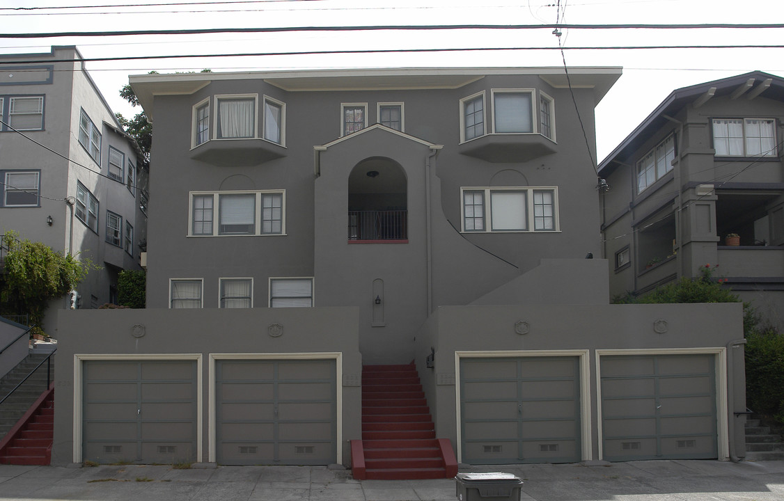 824-832 Walker Ave in Oakland, CA - Building Photo