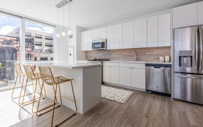 2359 N Lincoln Ave in Chicago, IL - Building Photo - Building Photo