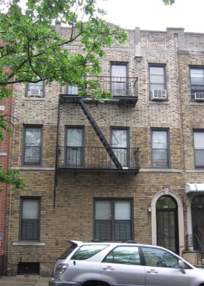 631 56th St in Brooklyn, NY - Foto de edificio