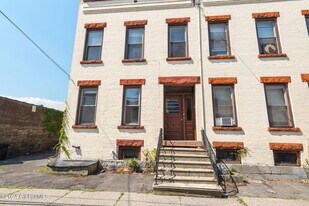 28 Bradford St in Albany, NY - Building Photo