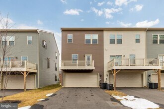 9639 Tall Oaks Rd in Montgomery Village, MD - Building Photo - Building Photo