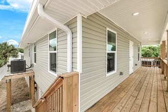 627 Pam in Goodland, FL - Building Photo - Building Photo