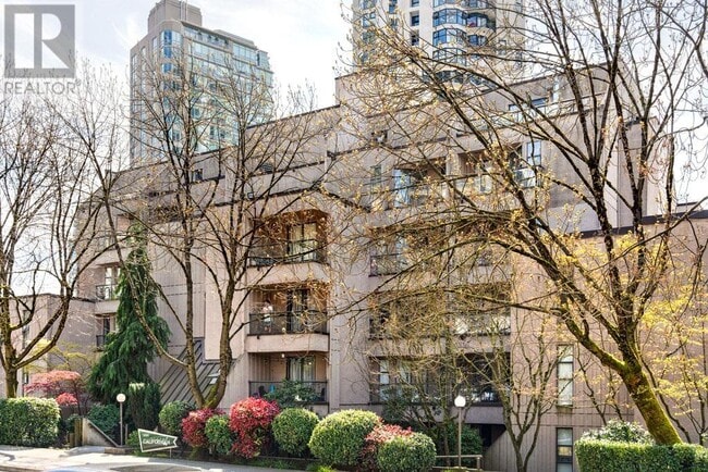 1080-1080 Pacific St in Vancouver, BC - Building Photo - Building Photo
