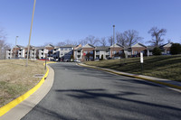 The Oaks Apartments in Triangle, VA - Building Photo - Building Photo