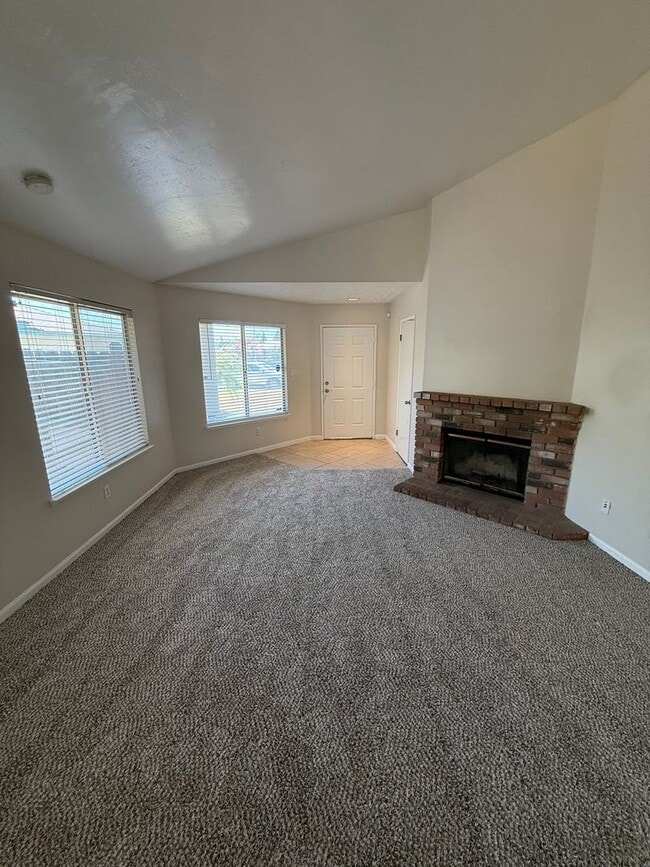 9504 Twain Way in Bakersfield, CA - Building Photo - Building Photo