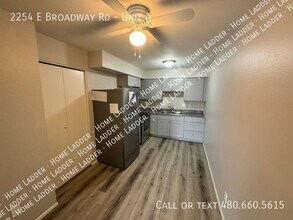 2254 E Broadway Rd-Unit -Unit A in Mesa, AZ - Building Photo - Building Photo