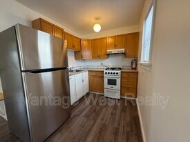 103-690 Winnipeg St in Penticton, BC - Building Photo