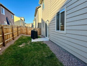 760 Endeavor Wy in Colorado Springs, CO - Foto de edificio - Building Photo